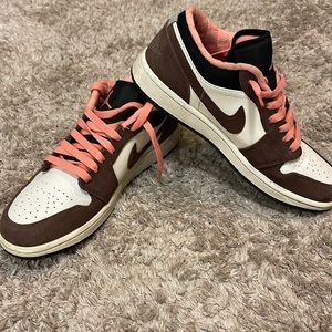 Nike Air Jordan 1 Low “MOCHA”: size 8US men;